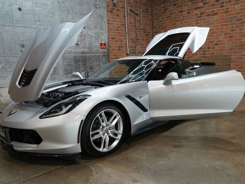 Used 2018 Chevrolet Corvette Stingray Coupe RWD image 26
