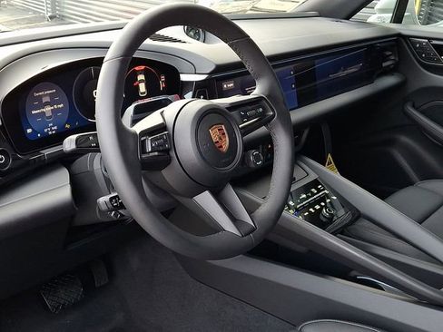 New 2026 Porsche Macan 4 Electric image 4