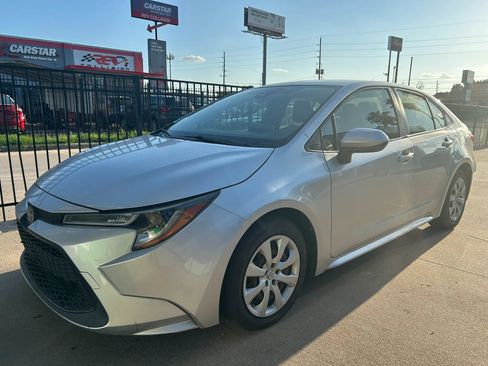Used 2020 Toyota Corolla LE FWD image 1