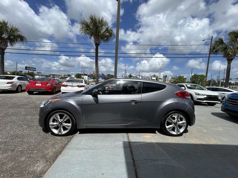 Used 2017 Hyundai Veloster Value Edition image 10