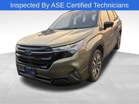 Used 2025 Subaru Forester Touring AWD/4WD image 2