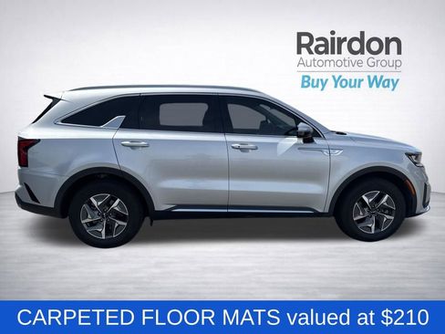 Certified 2022 Kia Sorento S image 2