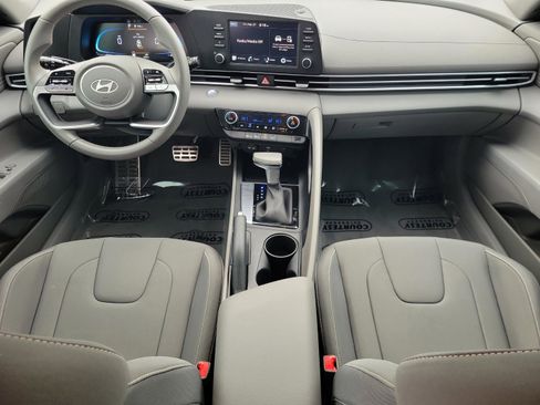 Certified 2025 Hyundai Elantra Sport image 13