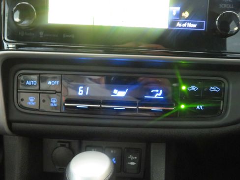 Used 2017 Toyota Corolla XLE FWD image 23