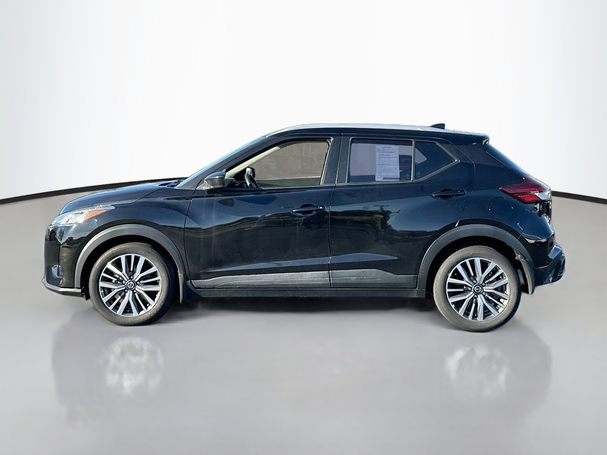 Used 2021 Nissan Kicks SV FWD image 4