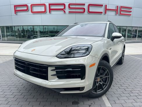 Certified 2025 Porsche Cayenne E-Hybrid AWD/4WD image 1