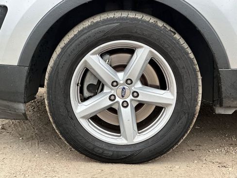 Used 2017 Ford Explorer XLT image 27