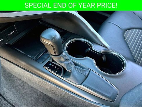 Used 2021 Toyota Camry SE image 16