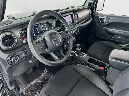 Used 2023 Jeep Gladiator Sport AWD/4WD image 9