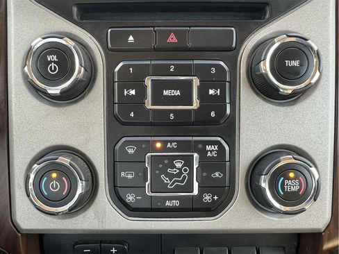 Used 2014 Ford F250 Lariat w/ Lariat Ultimate Package AWD/4WD image 43