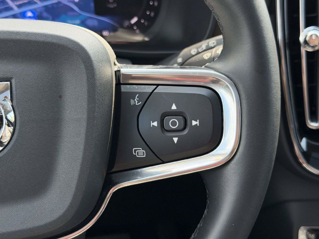 Used 2024 Volvo XC40 B5 Plus w/ Protection Package Premier AWD/4WD image 10