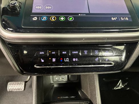 Used 2022 Chevrolet Bolt LT w/ Infotainment Package FWD image 14