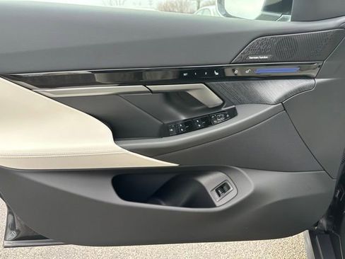 New 2026 BMW 530i xDrive w/ Premium Package image 25