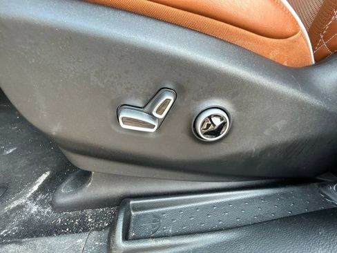 Used 2024 Chrysler Pacifica Pinnacle FWD image 17