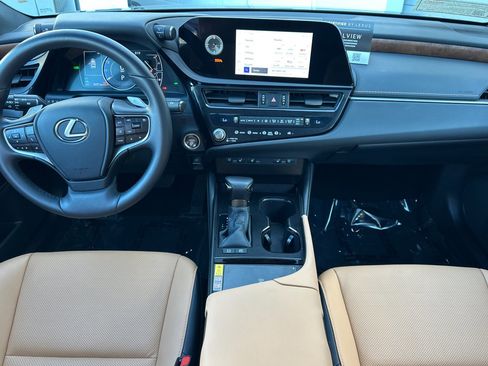 Used 2025 Lexus ES 300h w/ Premium Package image 16