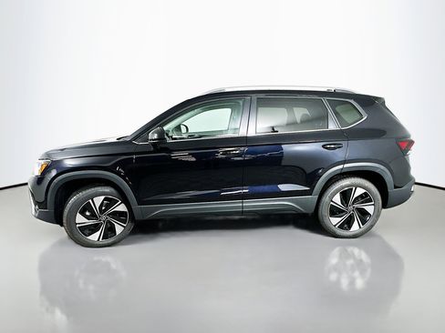 New 2025 Volkswagen Taos SE image 4