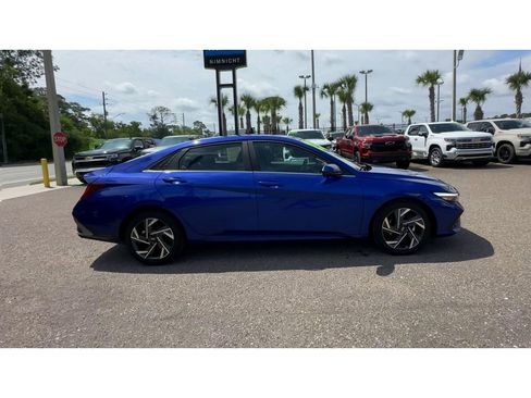 Used 2025 Hyundai Elantra SEL FWD image 9