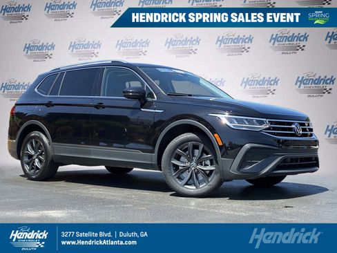 Used 2024 Volkswagen Tiguan SE image 1