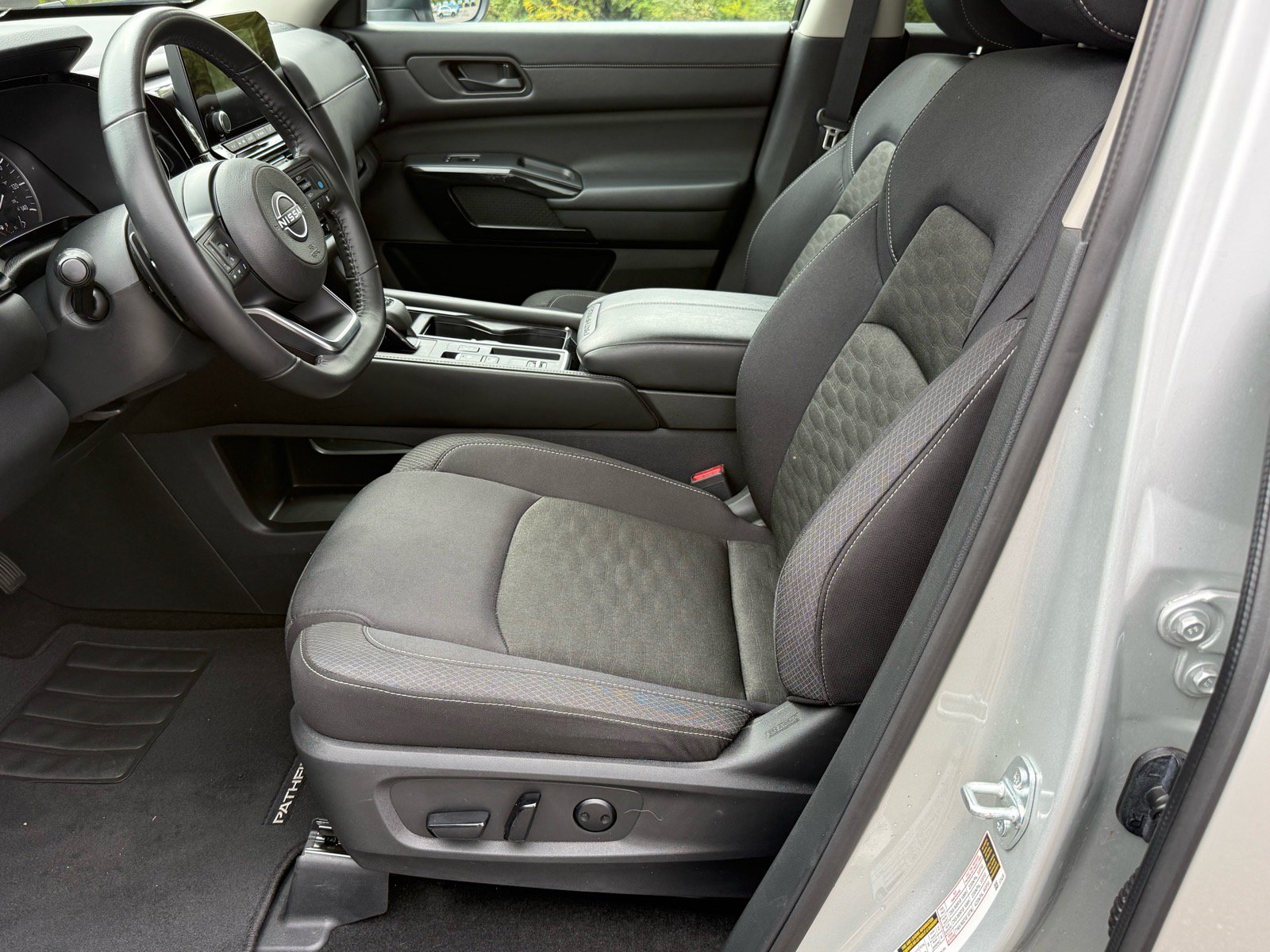 Used 2024 Nissan Pathfinder SV w/ Black Appearance Package FWD image 13