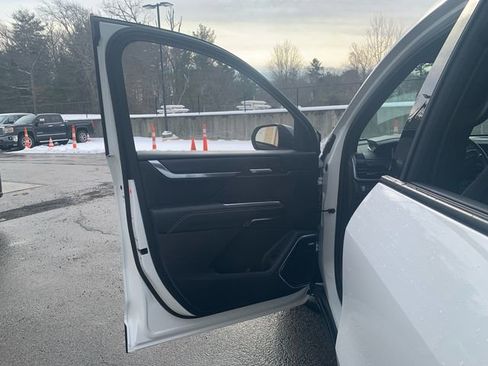 Used 2025 GMC Acadia Elevation image 18