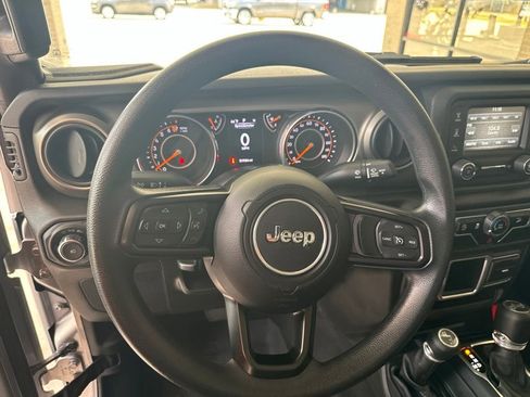 Used 2018 Jeep Wrangler Unlimited Sport AWD/4WD image 12