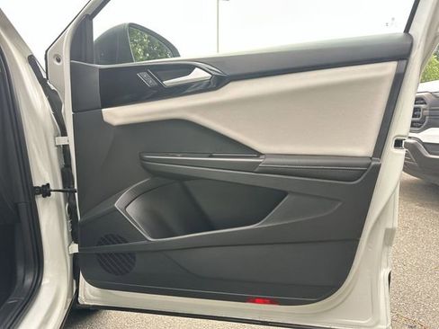 Used 2025 Volkswagen Taos S FWD image 31