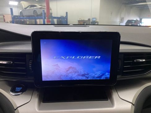 Used 2022 Ford Explorer XLT image 27