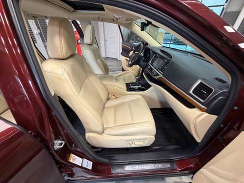 Used 2018 Toyota Highlander Limited AWD/4WD image 46