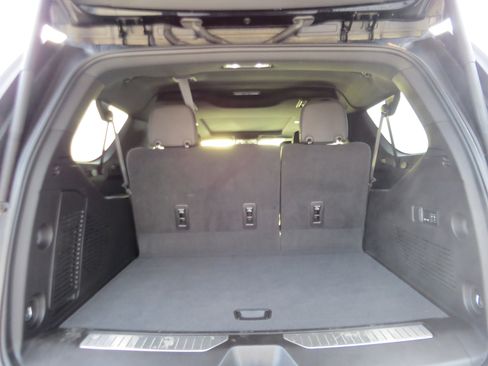 Used 2022 Chevrolet Suburban High Country image 13