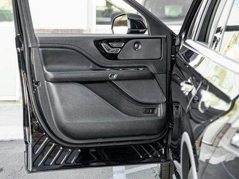 Used 2021 Lincoln Aviator Reserve w/ Equipment Group 201A image 11