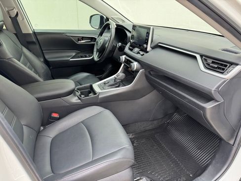 Used 2021 Toyota RAV4 XLE Premium AWD/4WD image 16