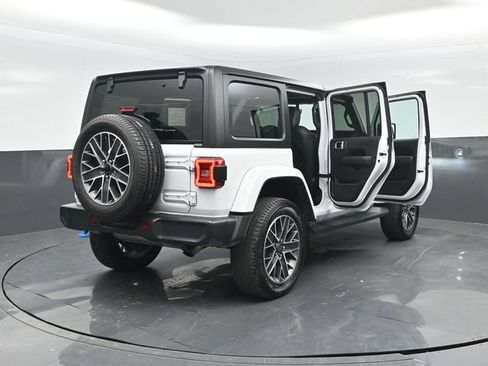 Used 2023 Jeep Wrangler Unlimited Sahara w/ Cold Weather Group AWD/4WD image 27