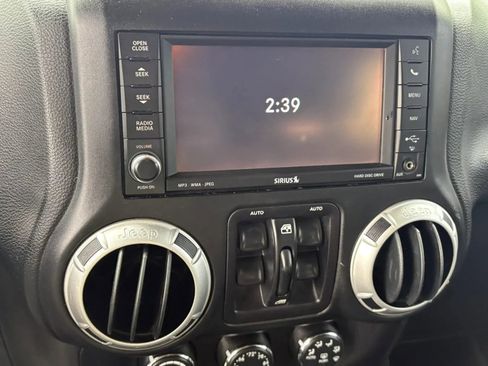 Used 2015 Jeep Wrangler Unlimited Rubicon AWD/4WD image 21