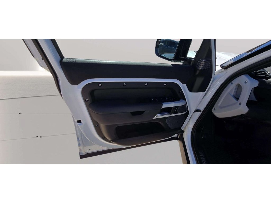 Used 2021 Land Rover Defender 110 X-Dynamic SE AWD/4WD image 19