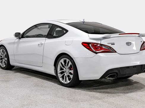 Used 2013 Hyundai Genesis 3.8 RWD image 8