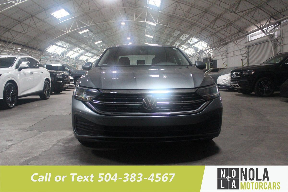 Used 2024 Volkswagen Jetta SE FWD image 5