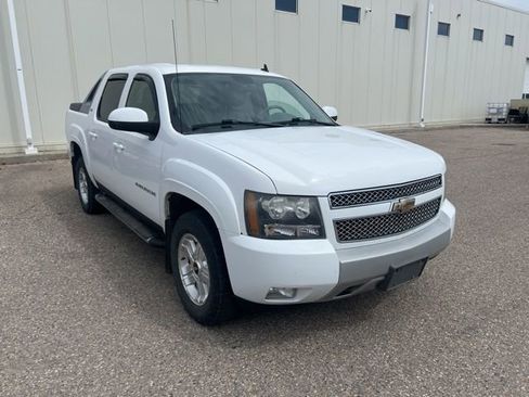 Used 2010 Chevrolet Avalanche LT w/ Luxury Package image 4