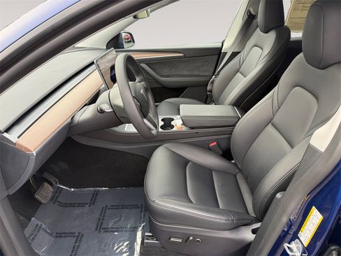 Used 2024 Tesla Model Y Long Range image 9