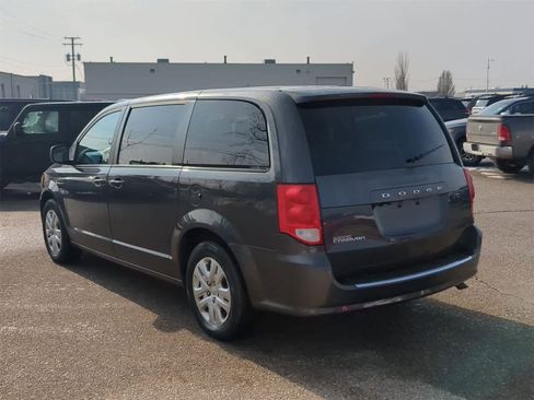 Used 2018 Dodge Grand Caravan SE image 12