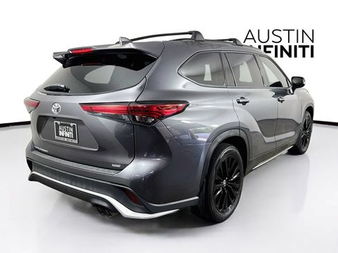 Used 2023 Toyota Highlander XSE FWD image 7