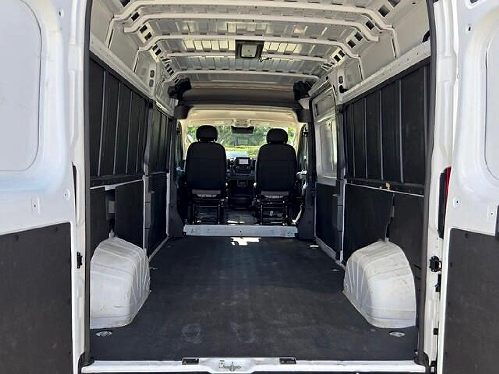 Used 2024 RAM ProMaster 2500 w/ Convenience Group FWD image 12