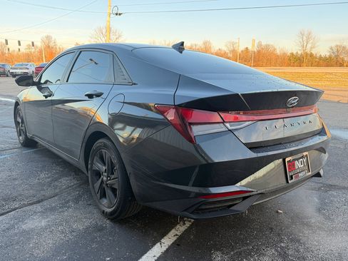 Used 2023 Hyundai Elantra SEL w/ Cargo Package image 3