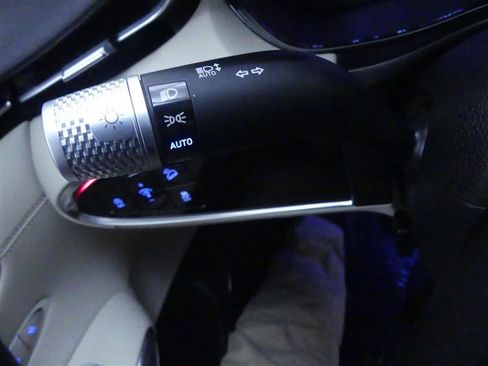 Used 2023 Genesis GV70 2.5T w/ Advanced Package image 24