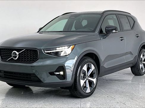 New 2026 Volvo XC40 B5 Plus w/ Climate Package AWD/4WD image 2