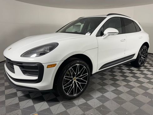 New 2026 Porsche Macan image 1