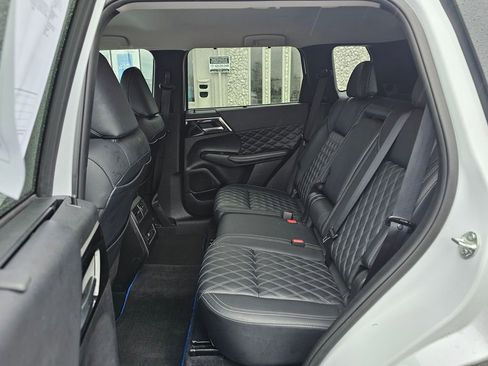 Used 2024 Mitsubishi Outlander SEL image 13