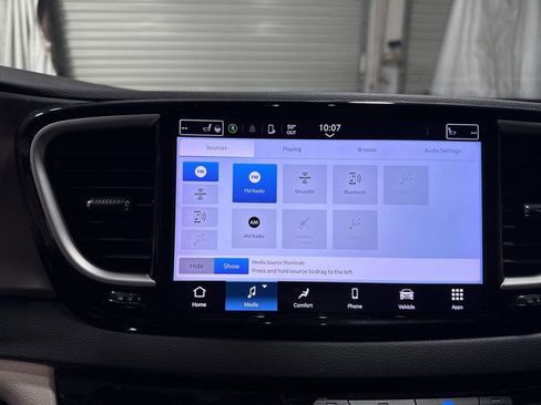 Used 2023 Chrysler Pacifica Touring-L image 26