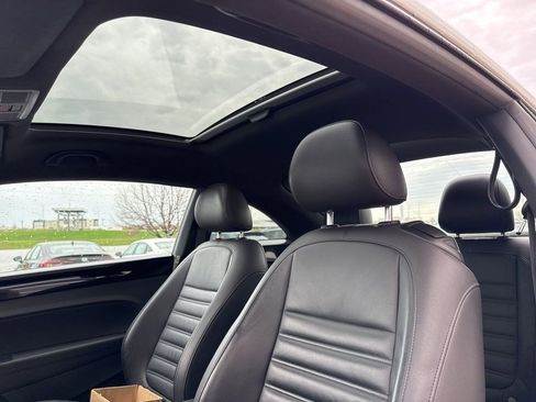 Used 2014 Volkswagen Beetle R-Line image 9