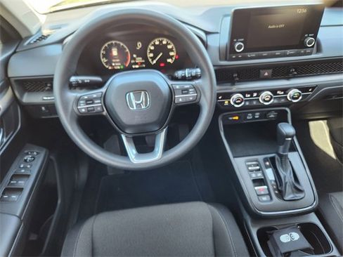 Used 2025 Honda CR-V EX image 18