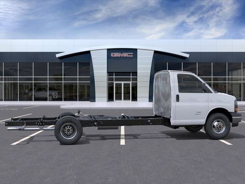 New 2025 GMC Savana 3500 Extended w/ Power Convenience Package image 6